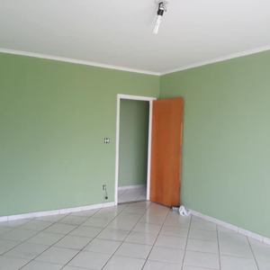 Interior de casa pintada de Verde